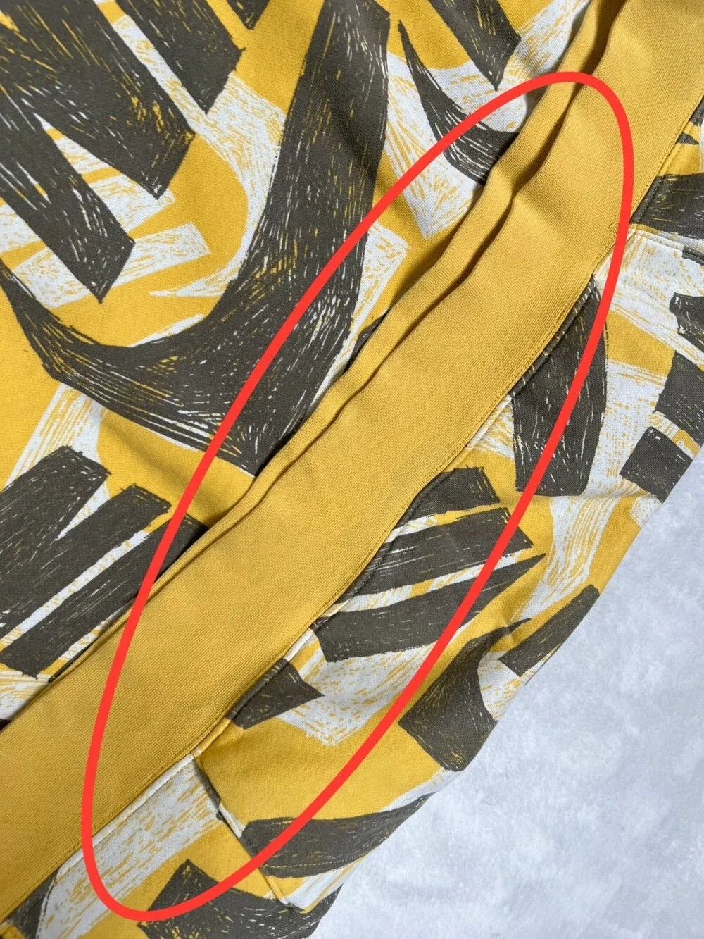 Vintage Nike Yellow All Over Print Pullover Hoodie Sweatshirt Size Medium Y2K
